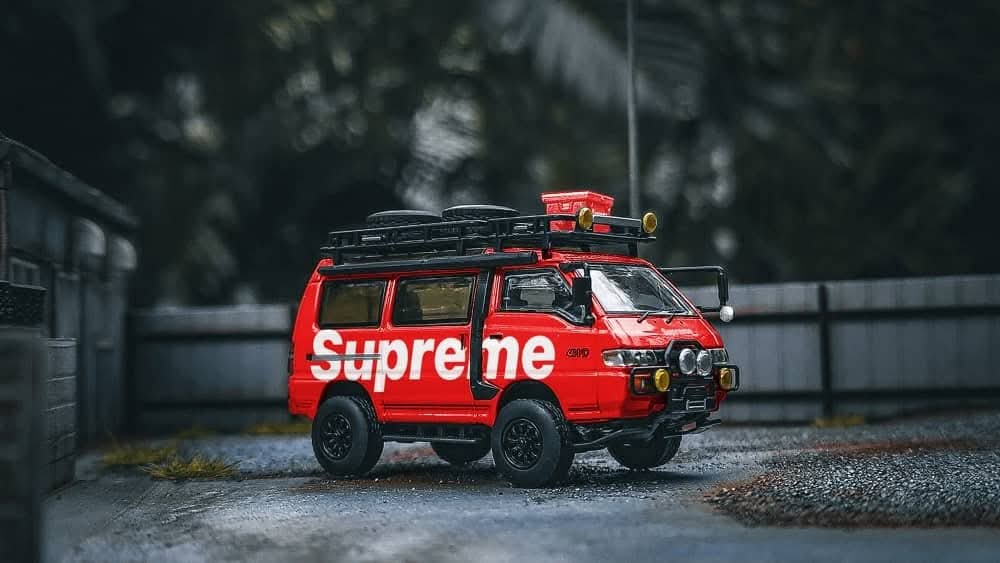Autobots Models 1:64 Diecast Model
Delica Star Wagon 4x4
Supreme Livery