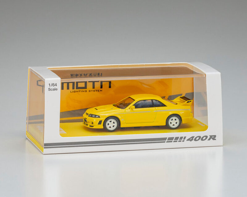 (Preorder) Kyosho 1:64 Nissan Nismo 400 R with MOTN LED Base Compatible – Yellow