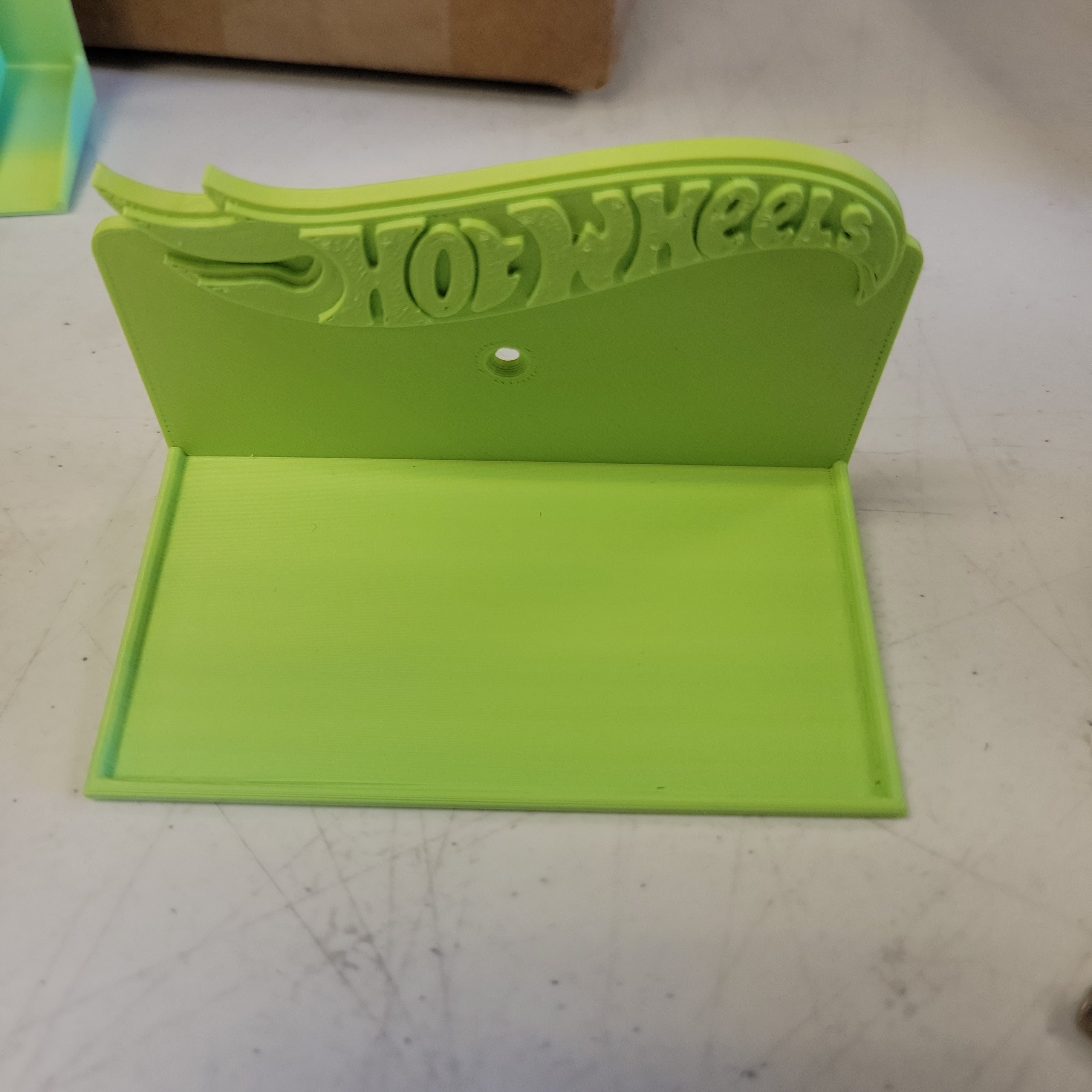 Hot Wheel Wall Stand Green Medium