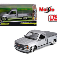 Maisto 1:24 1993 Chevrolet 454 SS Pickup Custom – Silver with Grey Two Tone – Maisto Design – Mijo Exclusives