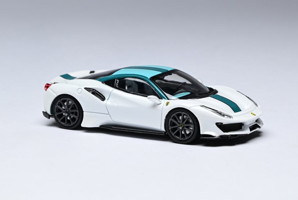 STANCE HUNTERS 1:64 Diecast Model Ferrari 488 Pista
