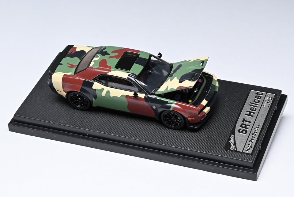 STANCE HUNTERS 1:64 Diecast Model Dodge Challenger SRT Hellcat Woodland (Army Green)