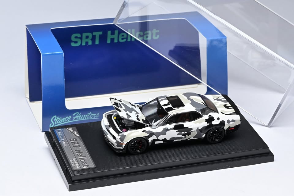 STANCE HUNTERS 1:64 Diecast Model Dodge Challenger SRT Hellcat Woodland Arctic Camo (White Black)