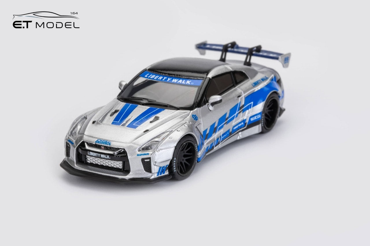 Model Collect MC 1:64 Diecast Model GT-R R35, LB 1.5  FNF Silver Blue Livery