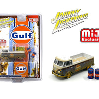 Johnny Lightning 1:64 1965 Volkswagen Type 2 Transporter GULF With 2 GULF Barrels Limited 4,800 Pieces – Mijo Exclusives