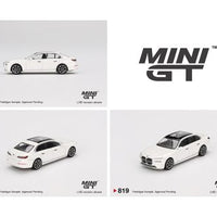 (Preorder) Mini GT 1:64 BMW i7 xDrive60 – Mineral White – Limited Edition