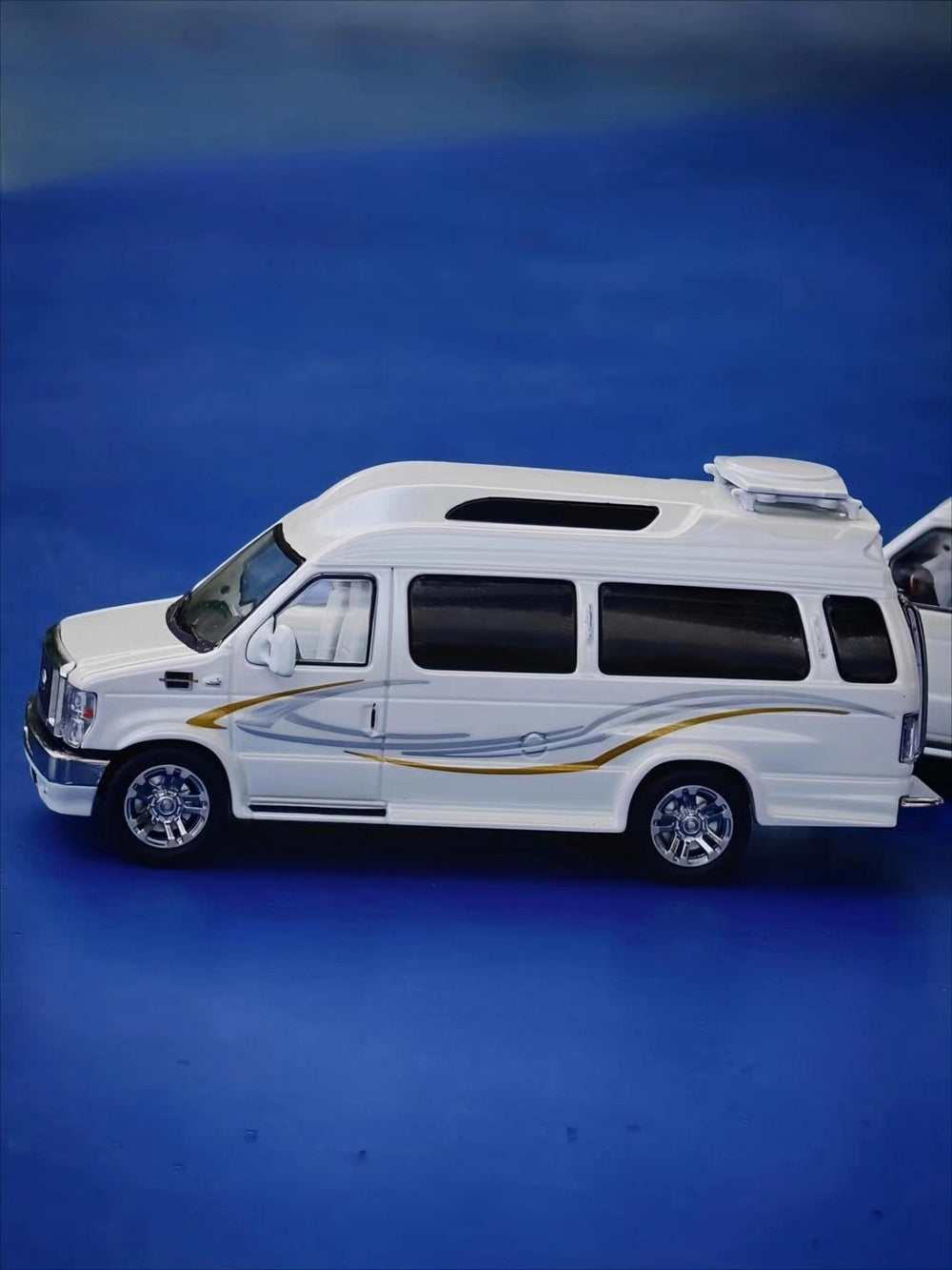MK Miniatures E350 Van