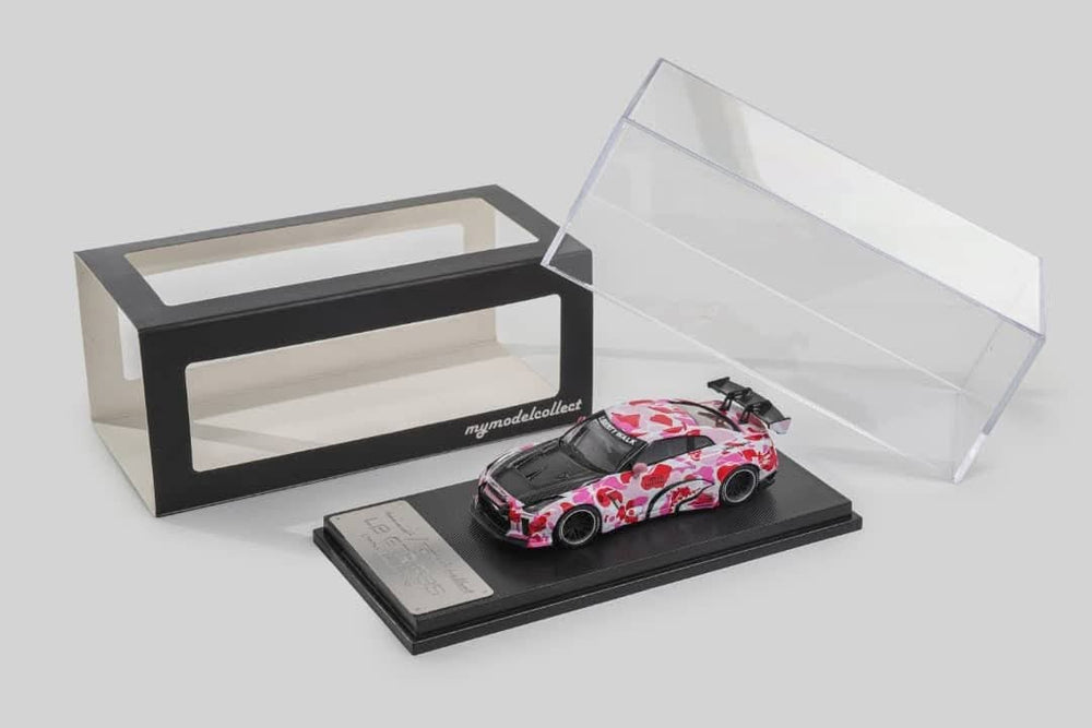 Model Collect GT-R R35 Liberty Walk 1.5 Ver.
Pink Bape